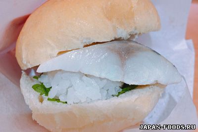 В Японии скрестили суши с бургером и хотдогом