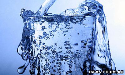 Половина литра воды перед едой снижает аппетит